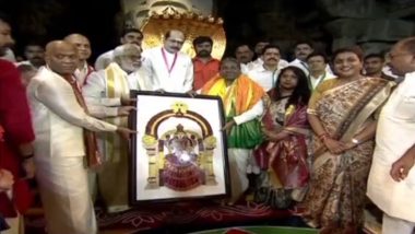 President Droupadi Murmu Offers Prayers at Sri Venkateswara Temple in Tirumala (Watch Video)